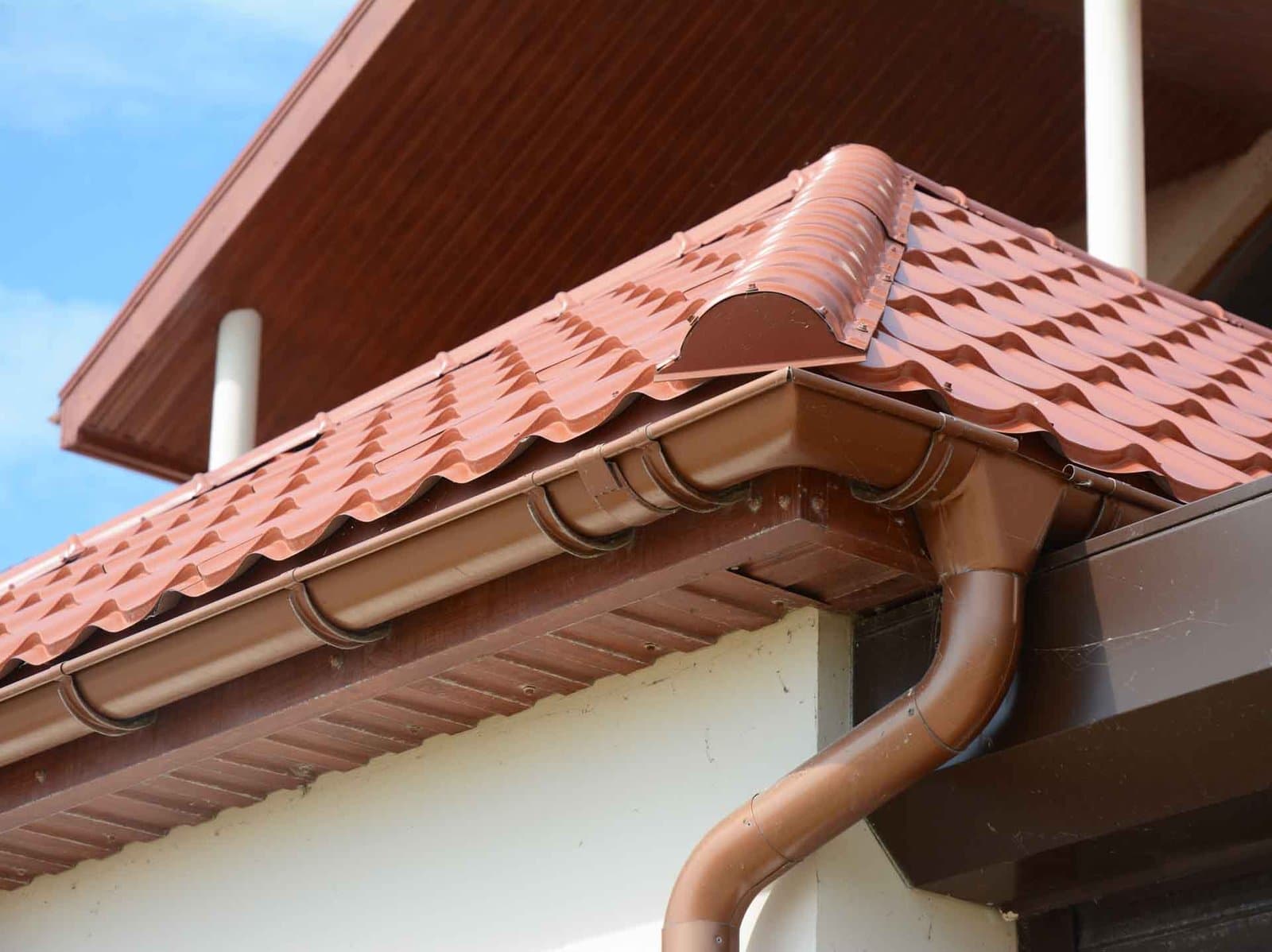 Seamless gutter installation on a Minnesota home